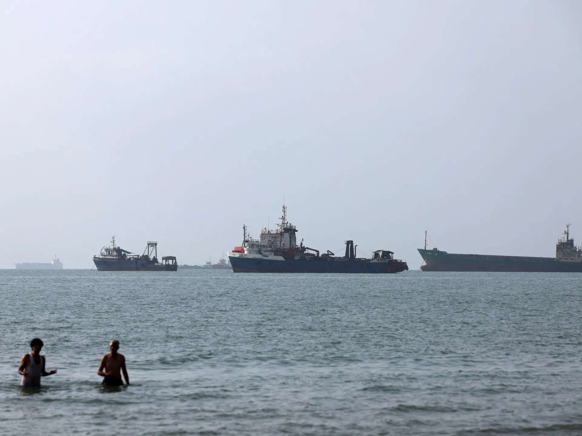 Iran war live: Oman says Hormuz talks with Iran, Gulf states postponed
