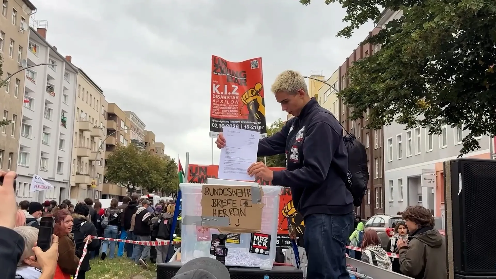 Thousands of students protest German military conscription