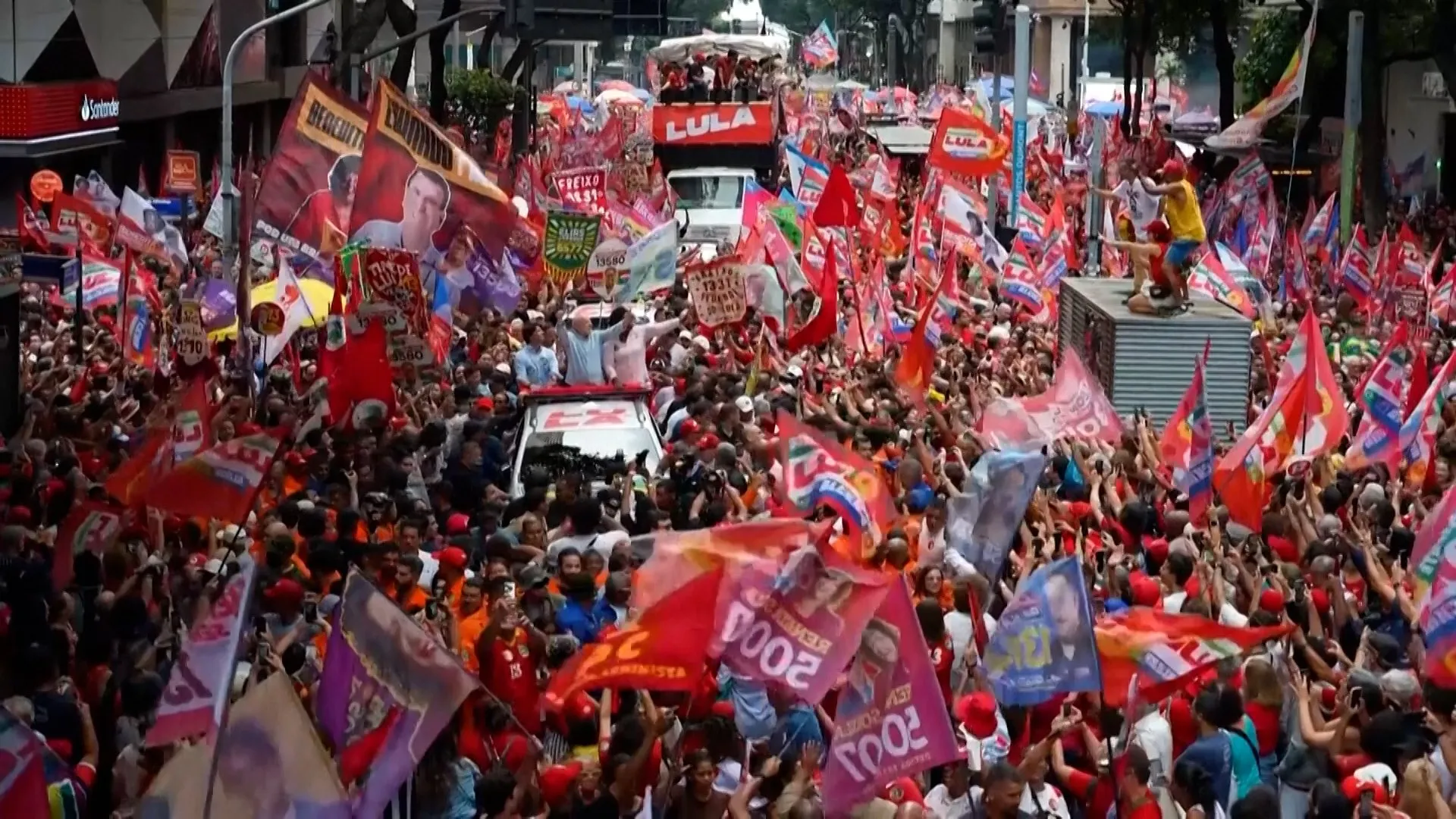 Brazil’s Lula and Bolsonaro draw thousands as campaigns near end