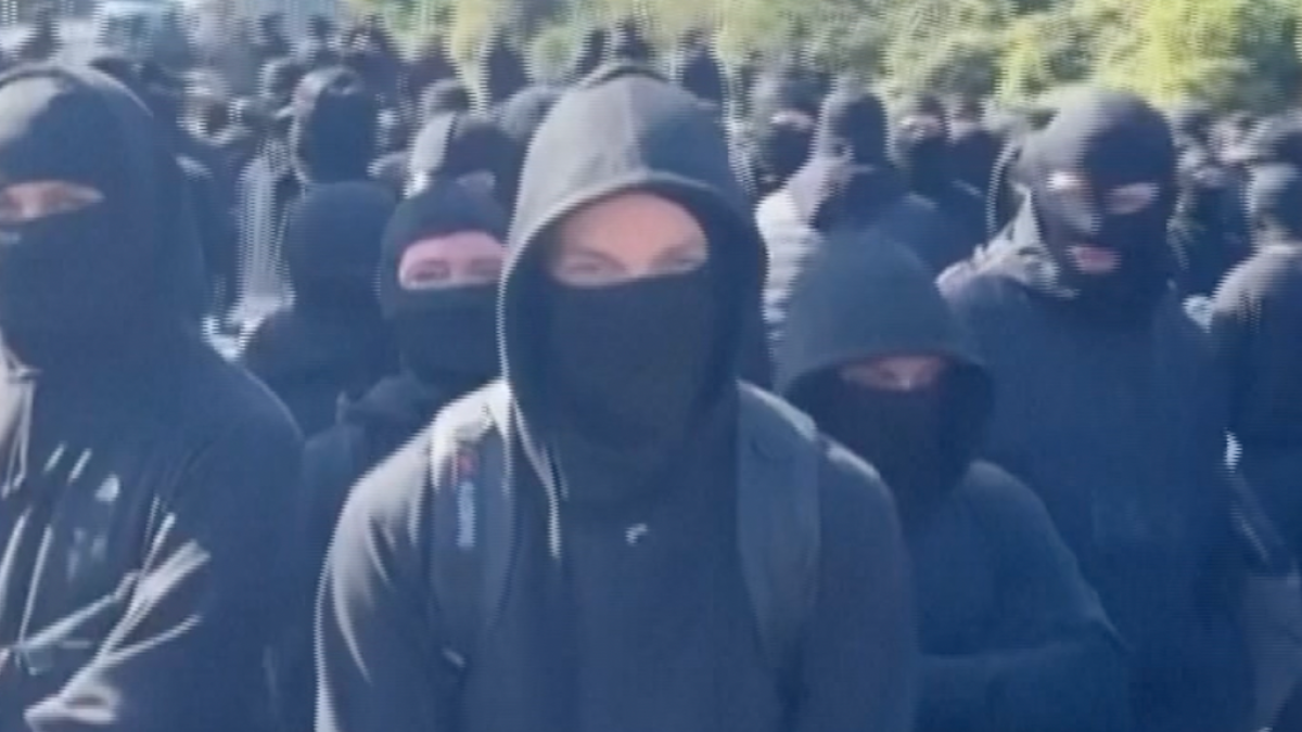 ‘Stop the boats’ masked protesters block England’s Port of Dover