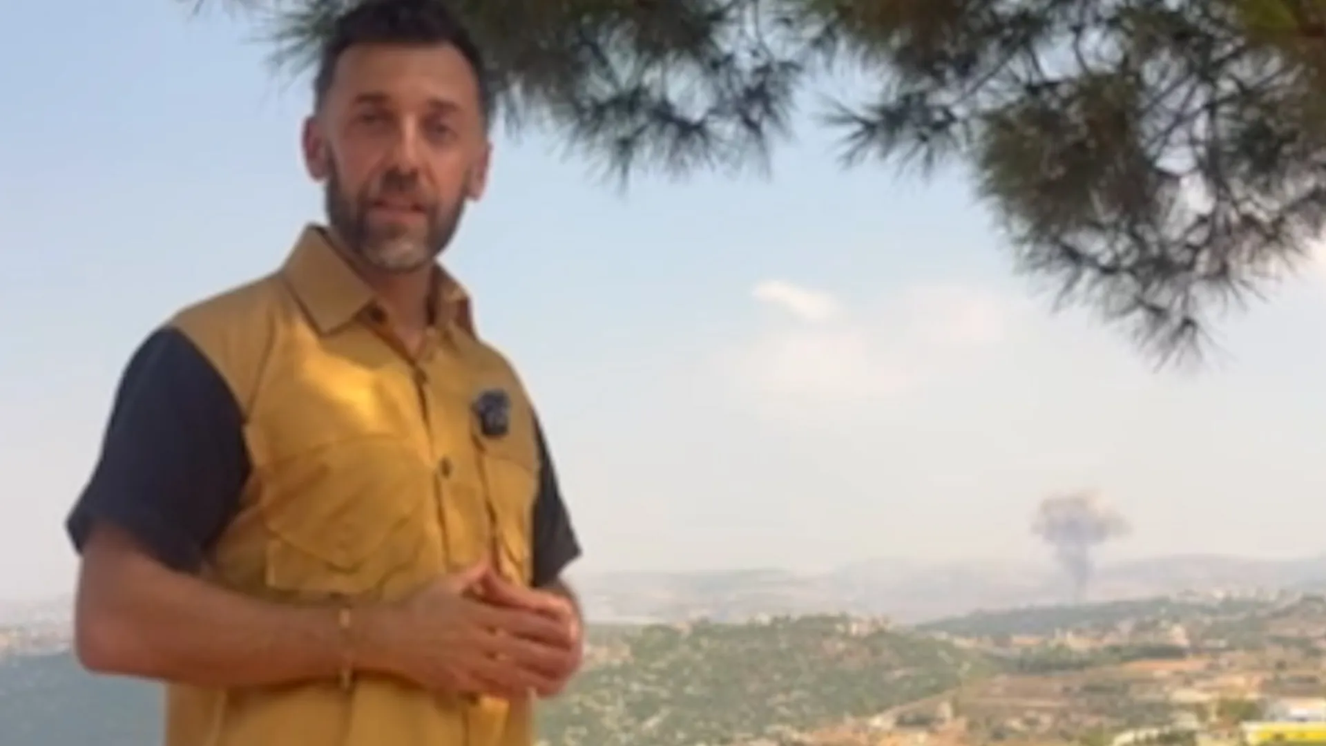 Israeli bombing seen behind journalist reporting from Lebanese village