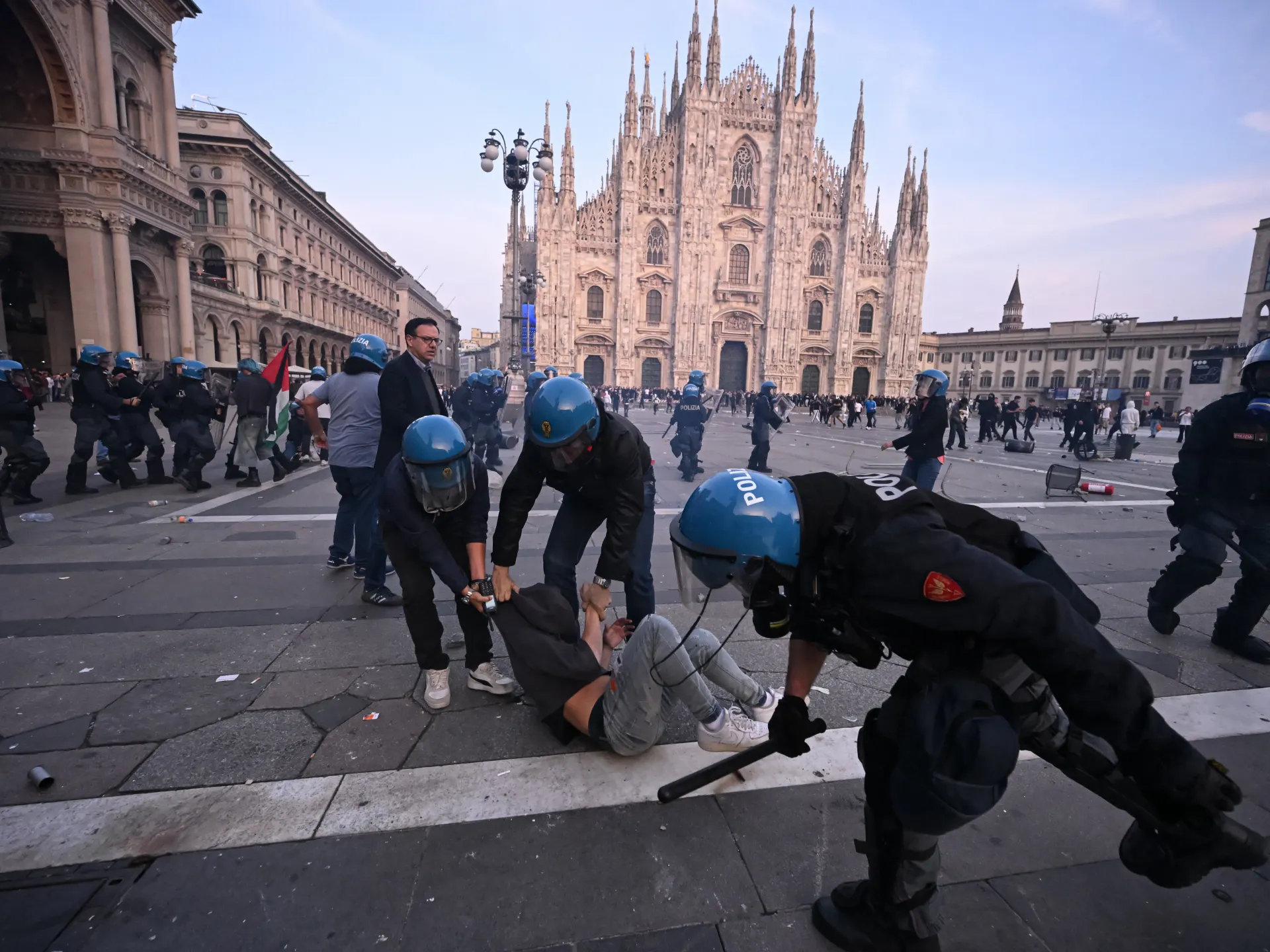 What are Italy’s new measures against violent protests?