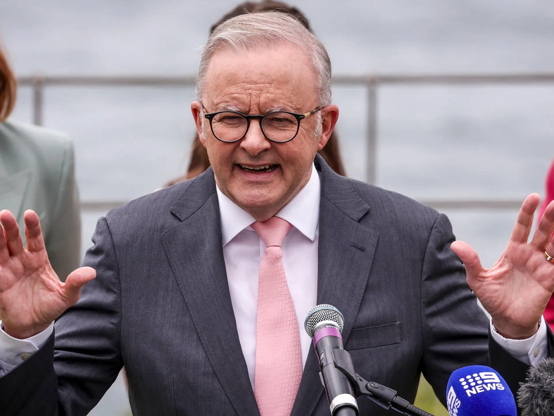 Australia seeks big tech support for internet safety, AI regulation