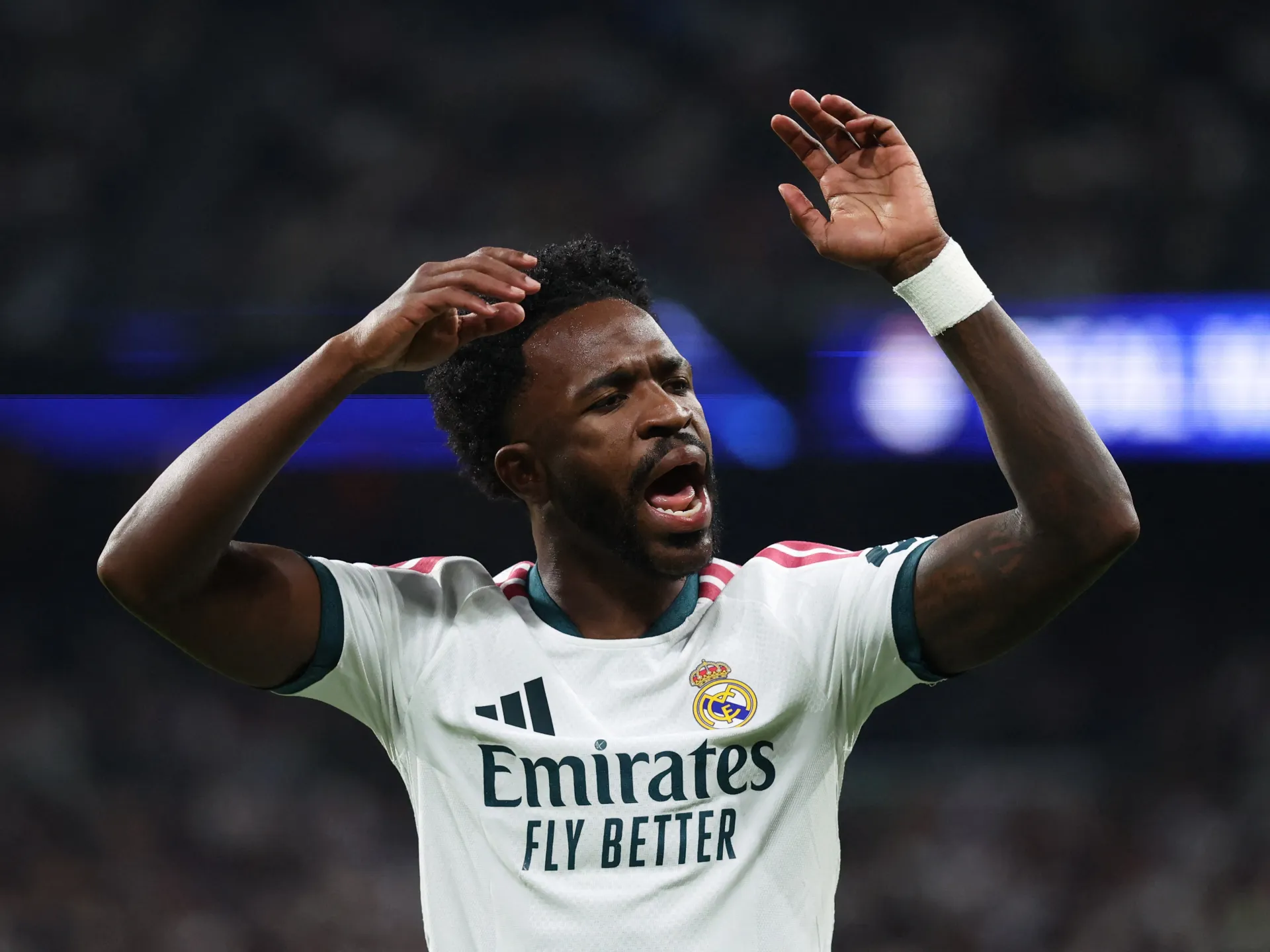 Vinicius apologises for hair-pull red card but could miss El Clasico