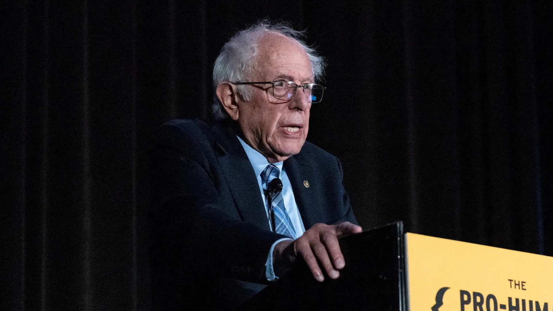US political rivals Sanders and Bannon unite on AI warning