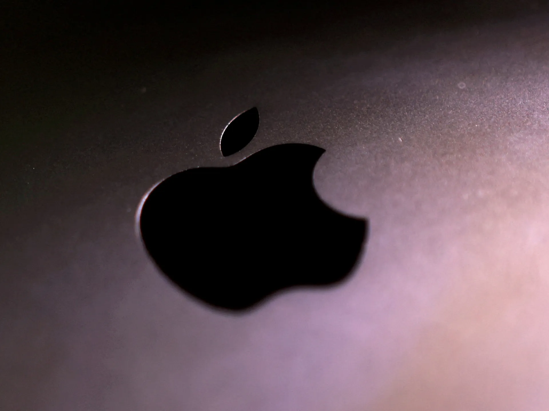 Apple ordered to pay $5.7bn in patent infringement case