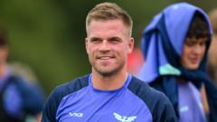 Anscombe's Scarlets debut delayed by paperwork