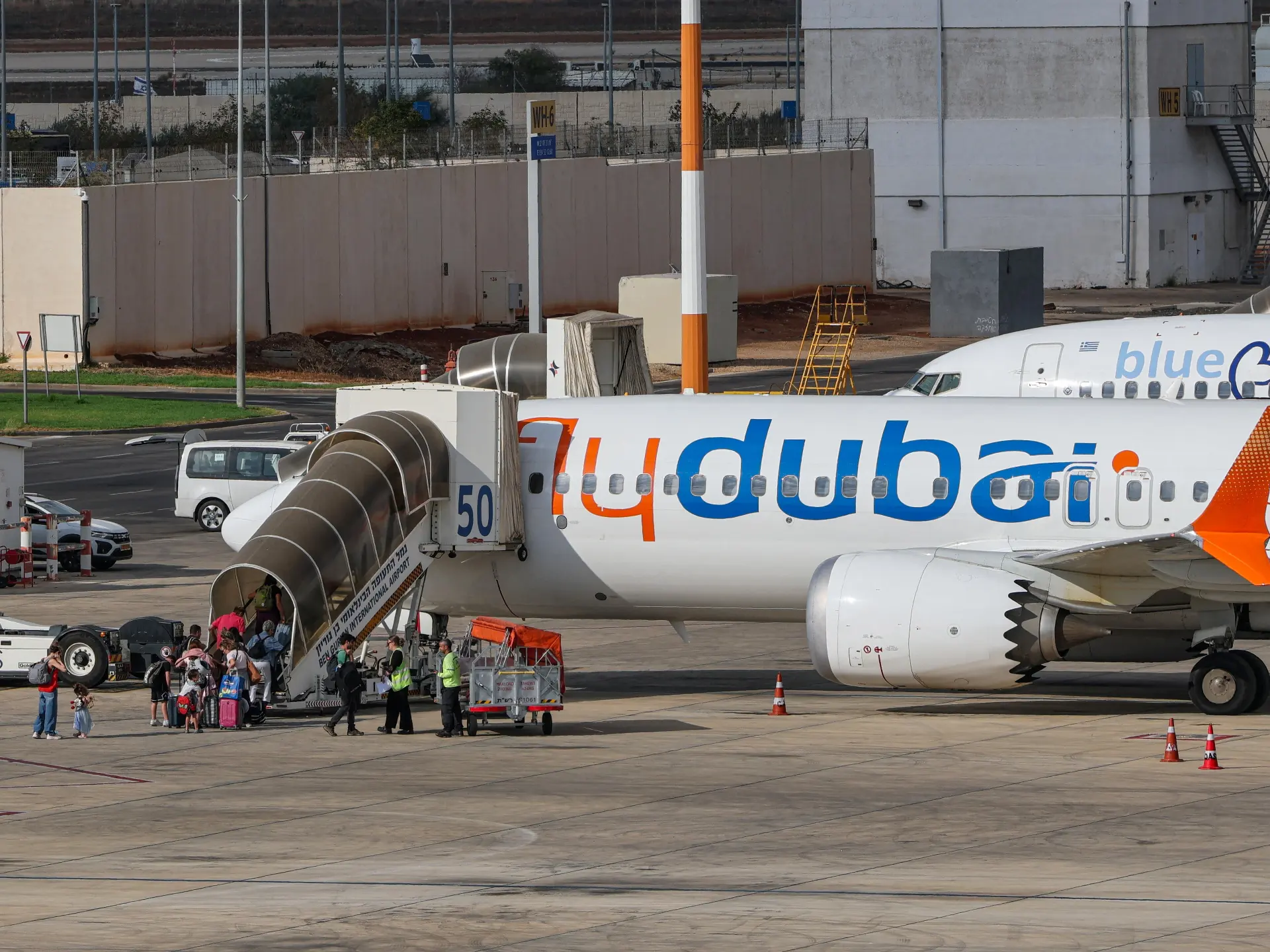 How was Flydubai co-pilot cleared despite being deemed a security risk?