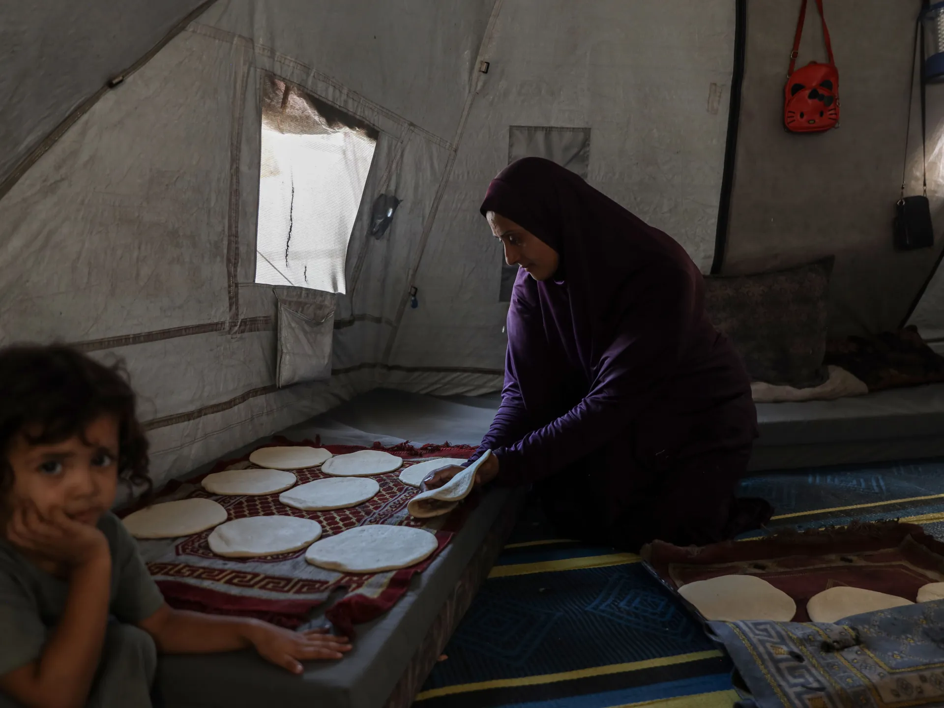Palestinians turn to communal ovens to bake bread in Gaza
