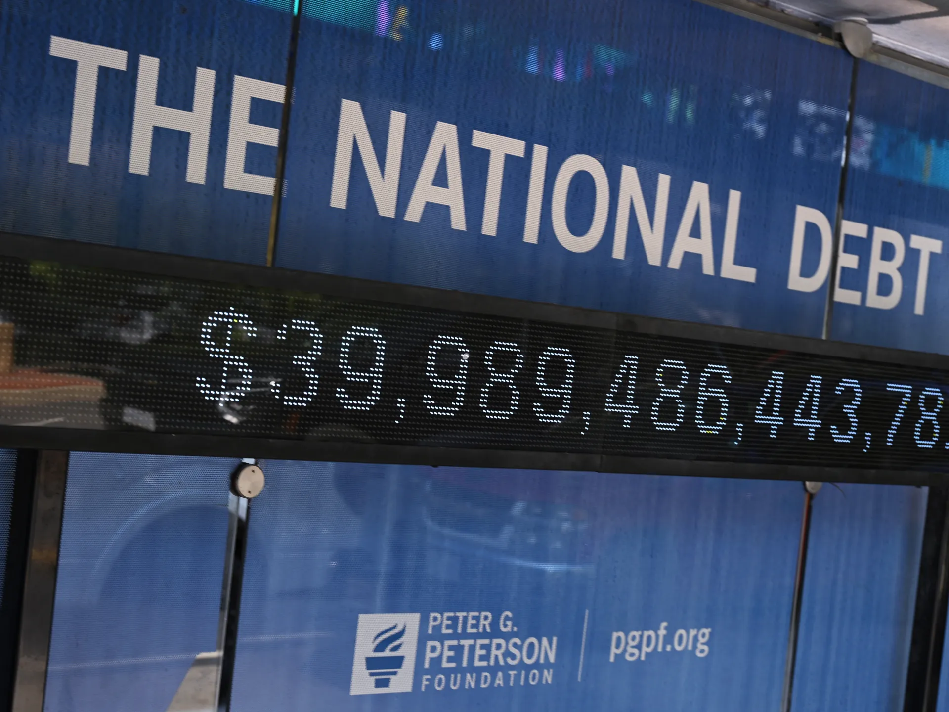 US national debt passes record $40 trillion