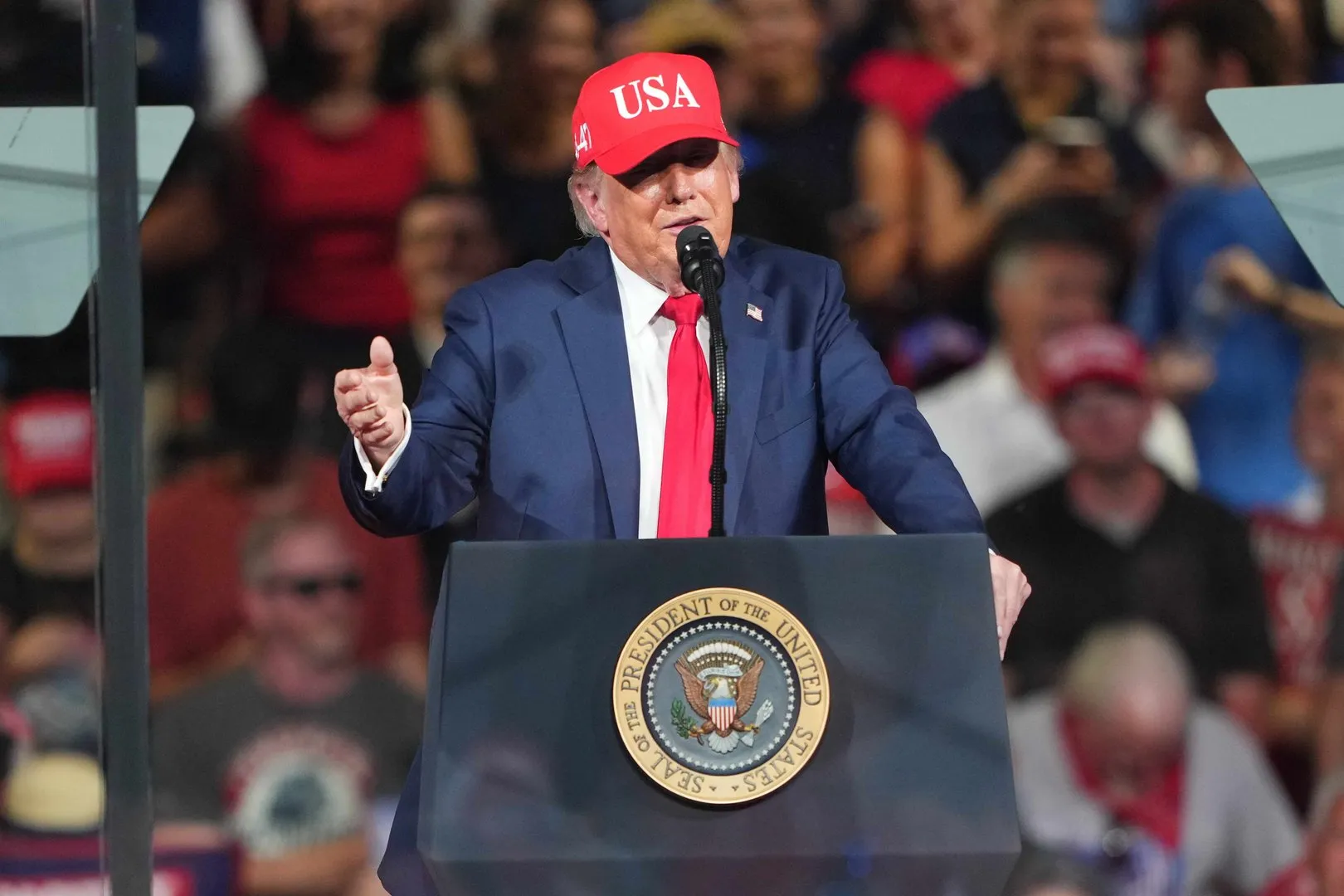 Trump threatens to end trade with Mexico and Europe after rate hike
