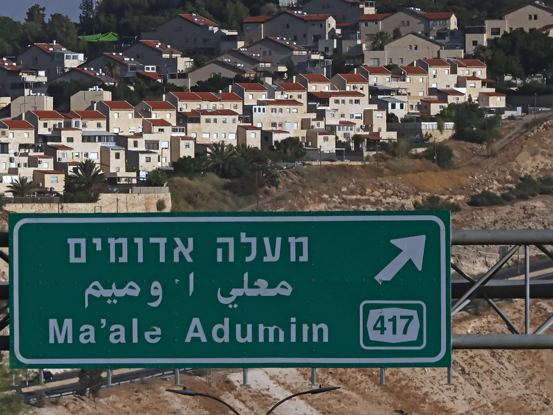 ‘Overdue first step’: UK reacts to gov’t ban on Israeli settlement trade