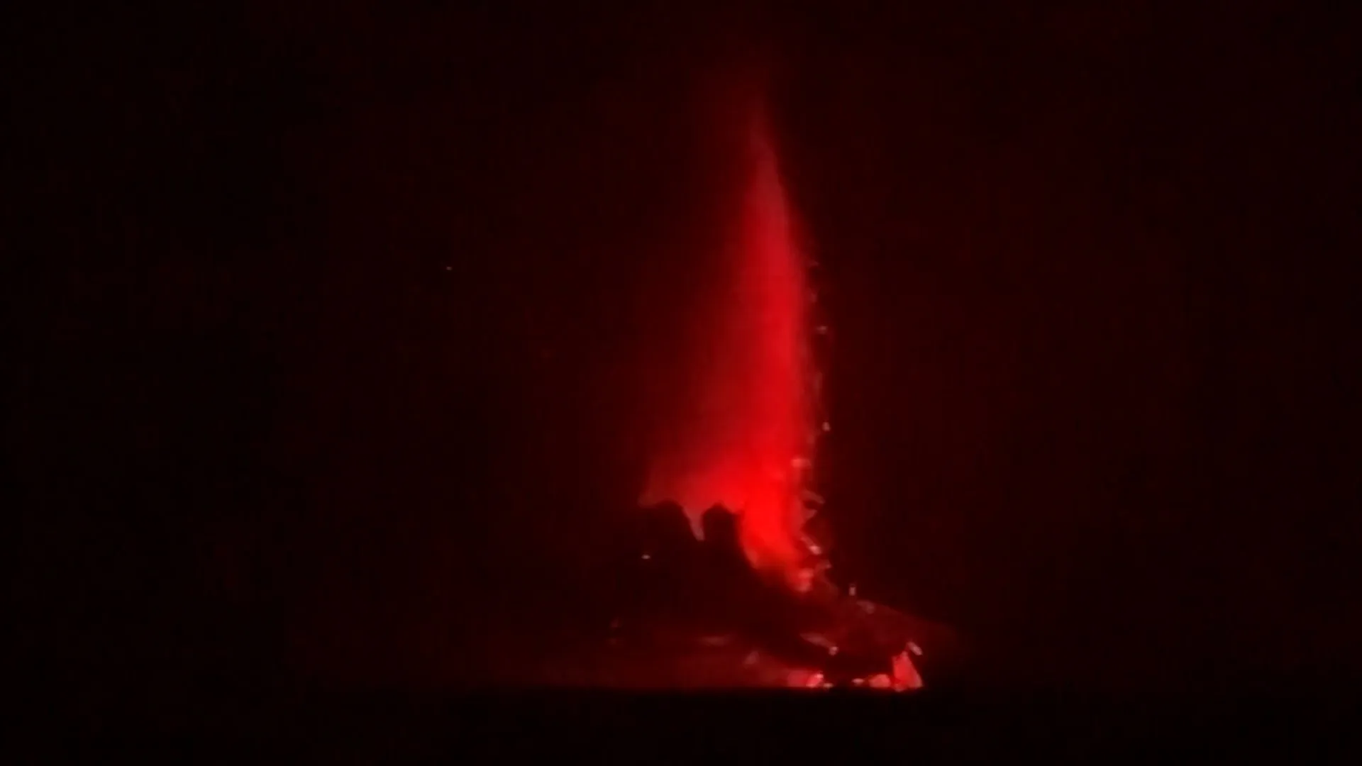 Indonesia volcano eruption disrupts hundreds of flights