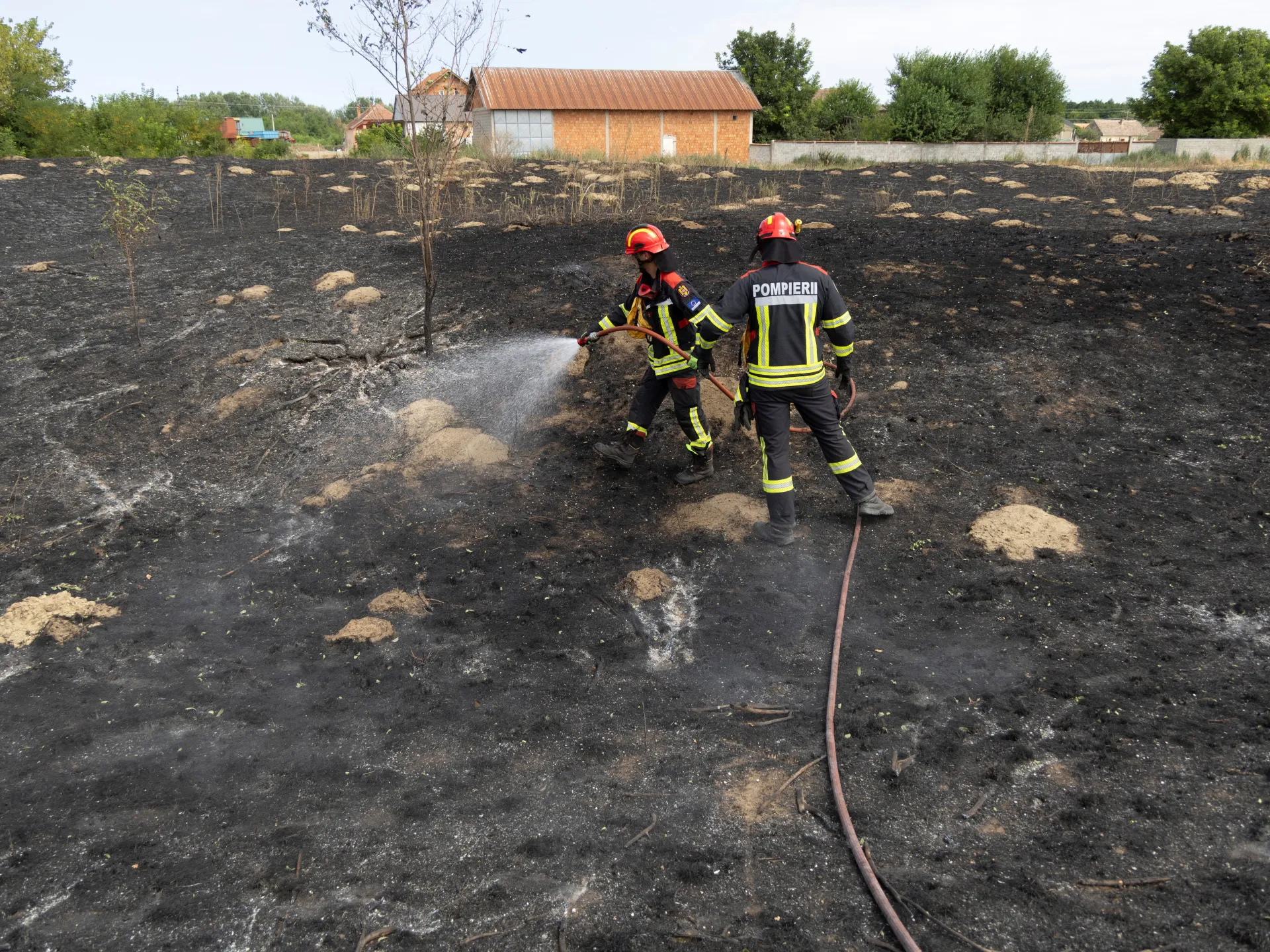 EU, Russian aircraft help Serbia battle wildfires