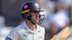 Surrey sneak past Yorkshire for key win