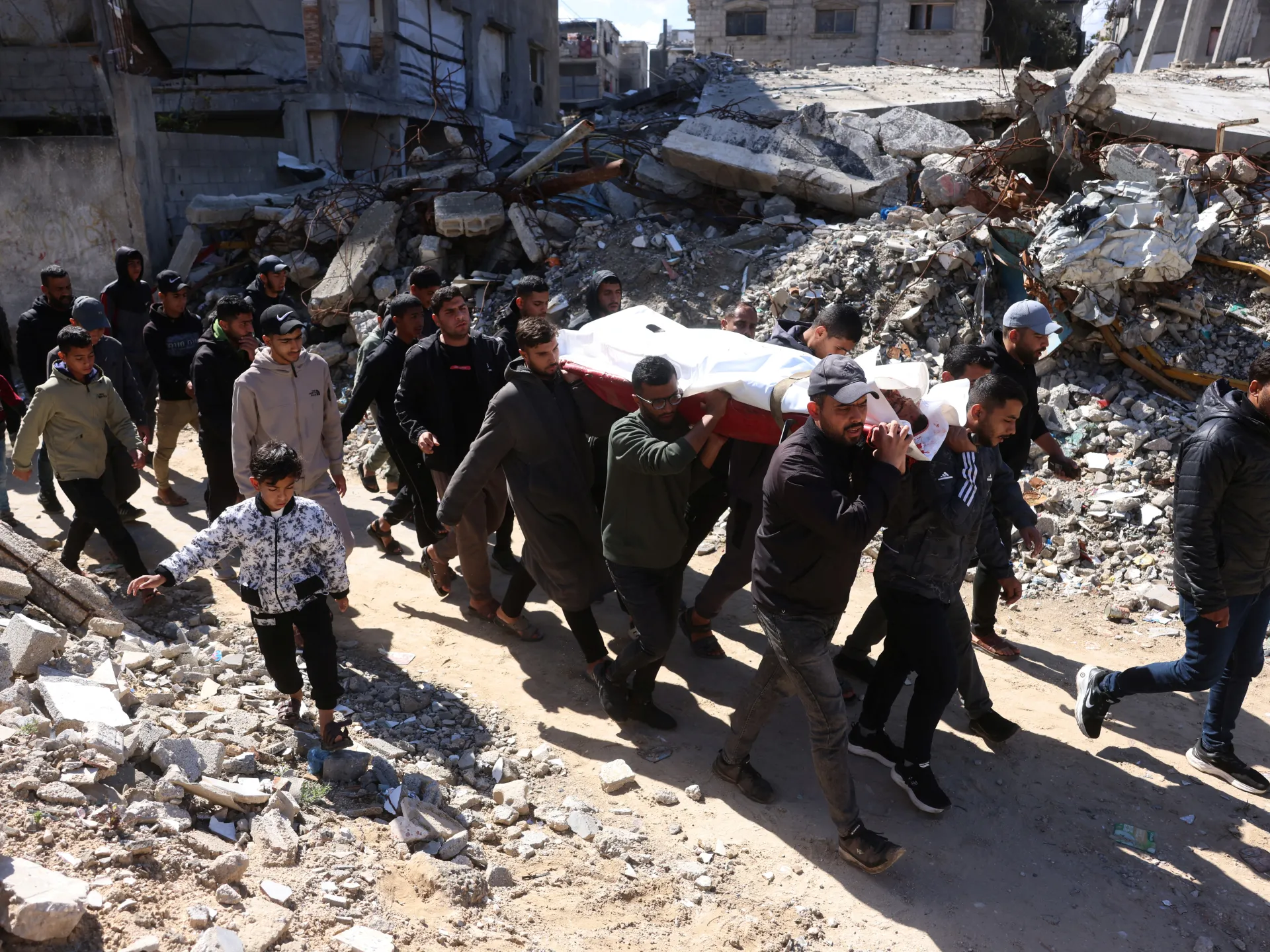 Israeli forces kill one in Gaza as another body recovered from rubble