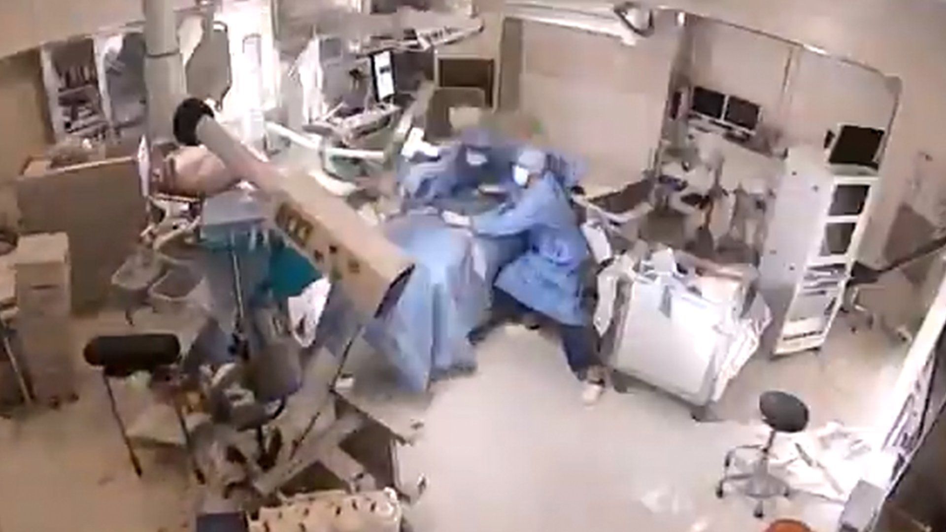 Earthquake strikes as doctors perform surgery