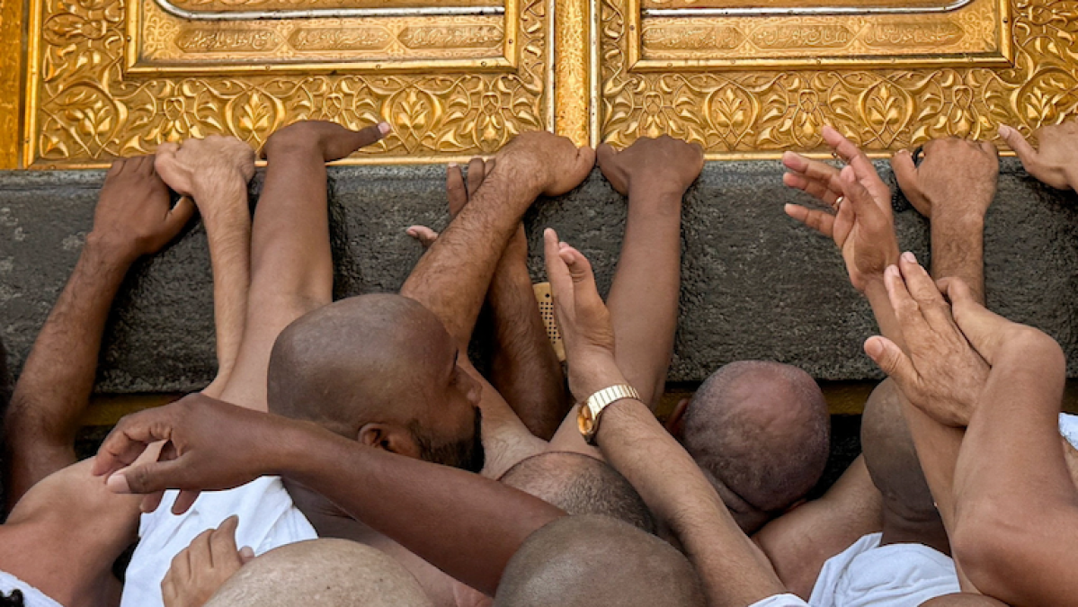 Houthi attacks disrupt travel plans for Mecca pilgrims