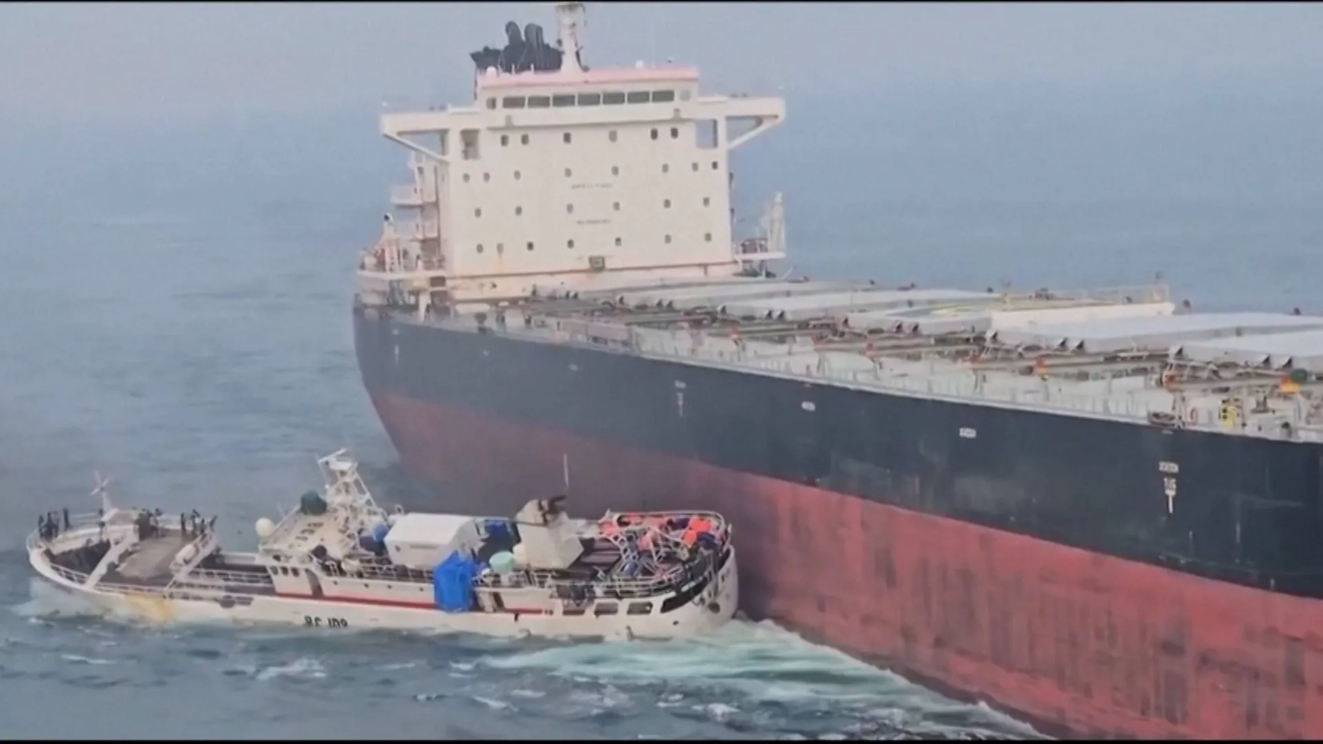 Cargo ship crashes into Chinese fishing boat near Singapore