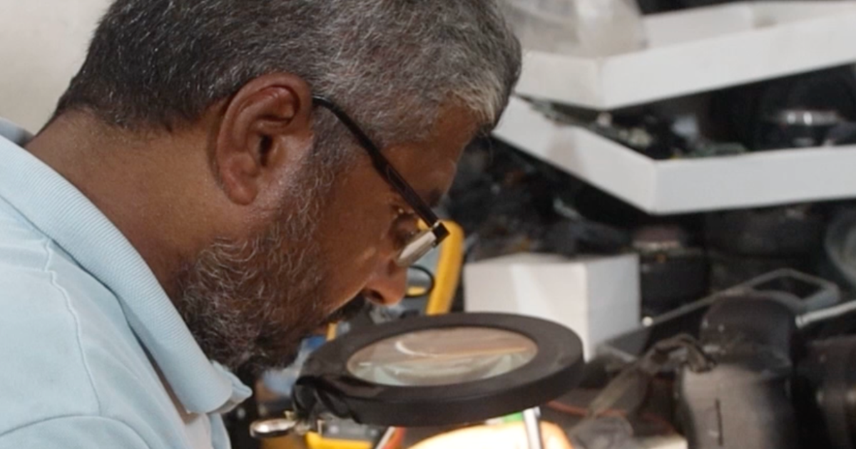 Gaza repairman helps journalists to keep documenting genocide