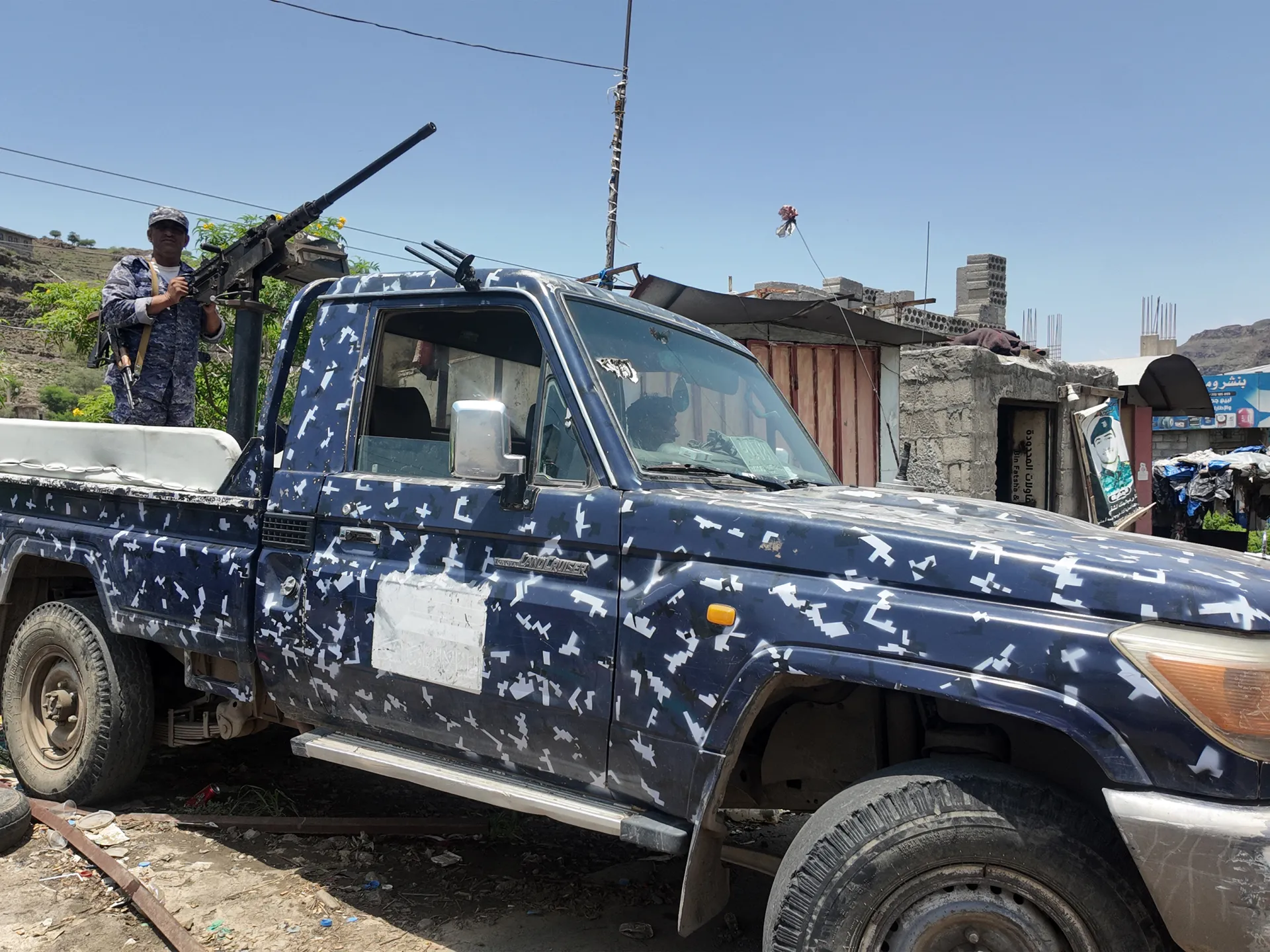 Yemen government forces claim control of Mount Qarfan in Taiz
