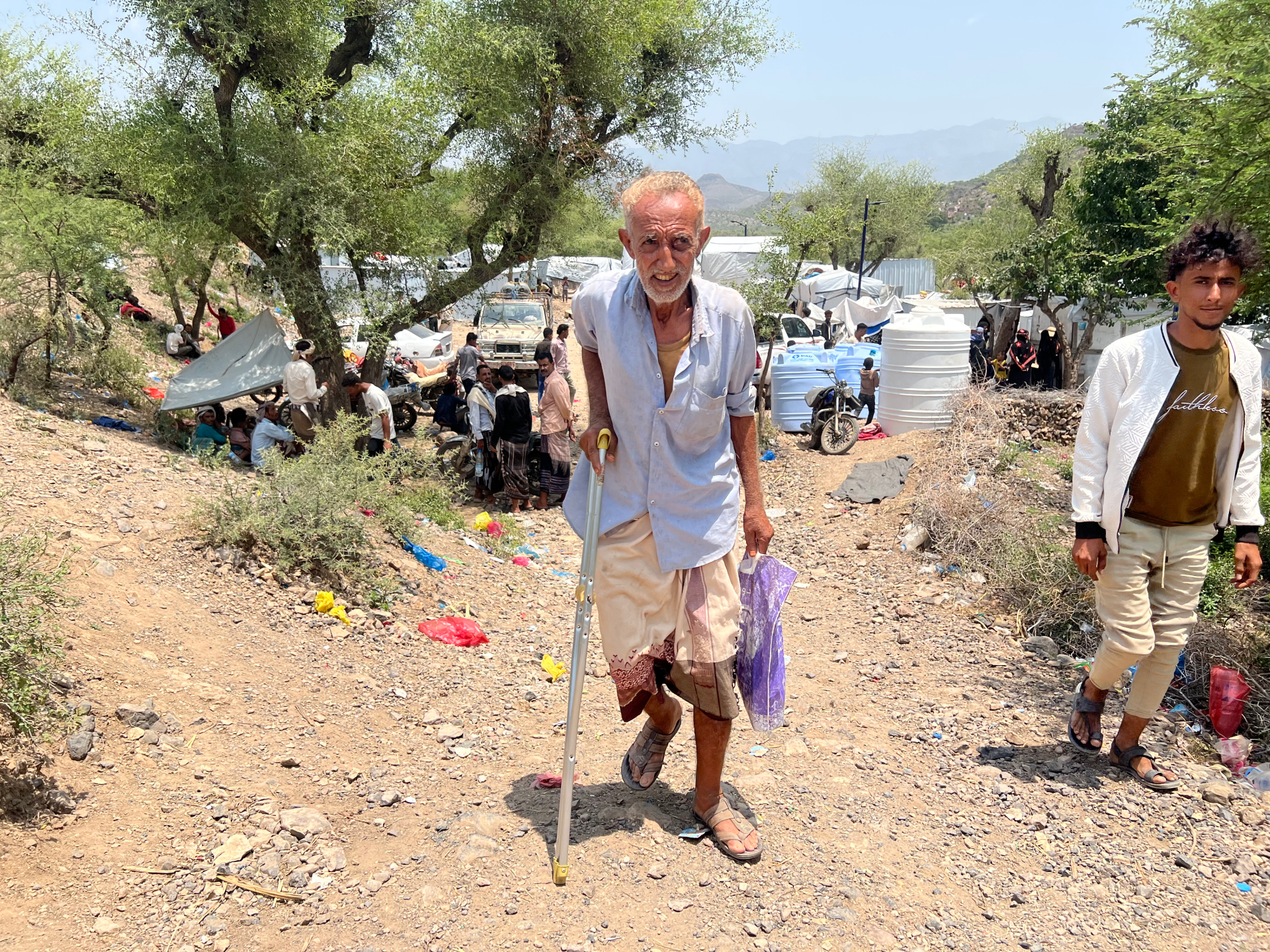 Taiz camps overflow with Yemenis fleeing fighting after Houthi offensive
