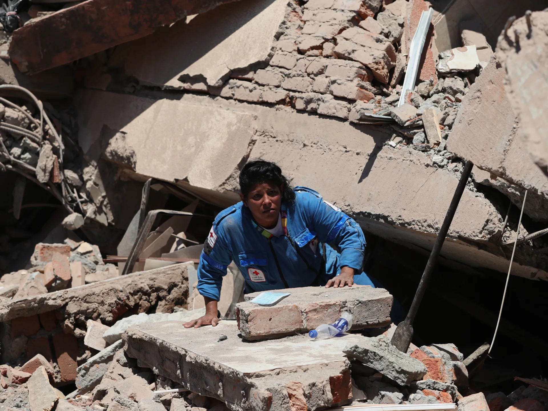 Rescue efforts intensify as quake devastates western Colombia towns