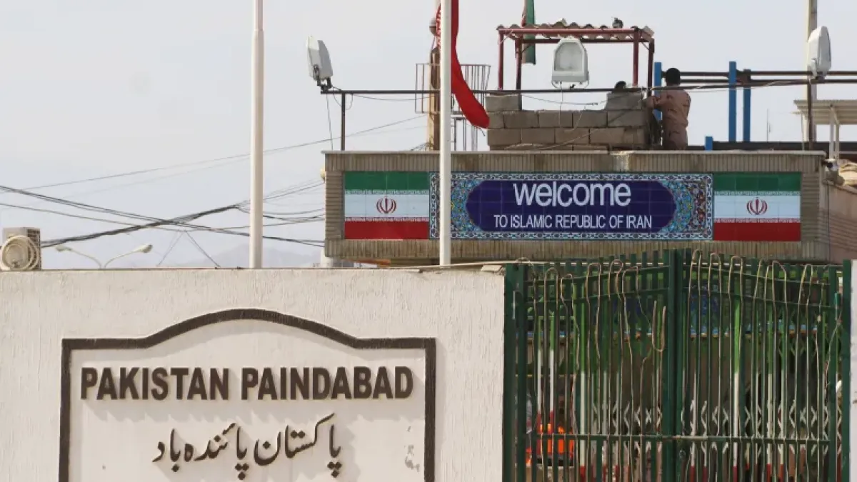 Pakistan suspends Iran border trade, amid violence on both sides