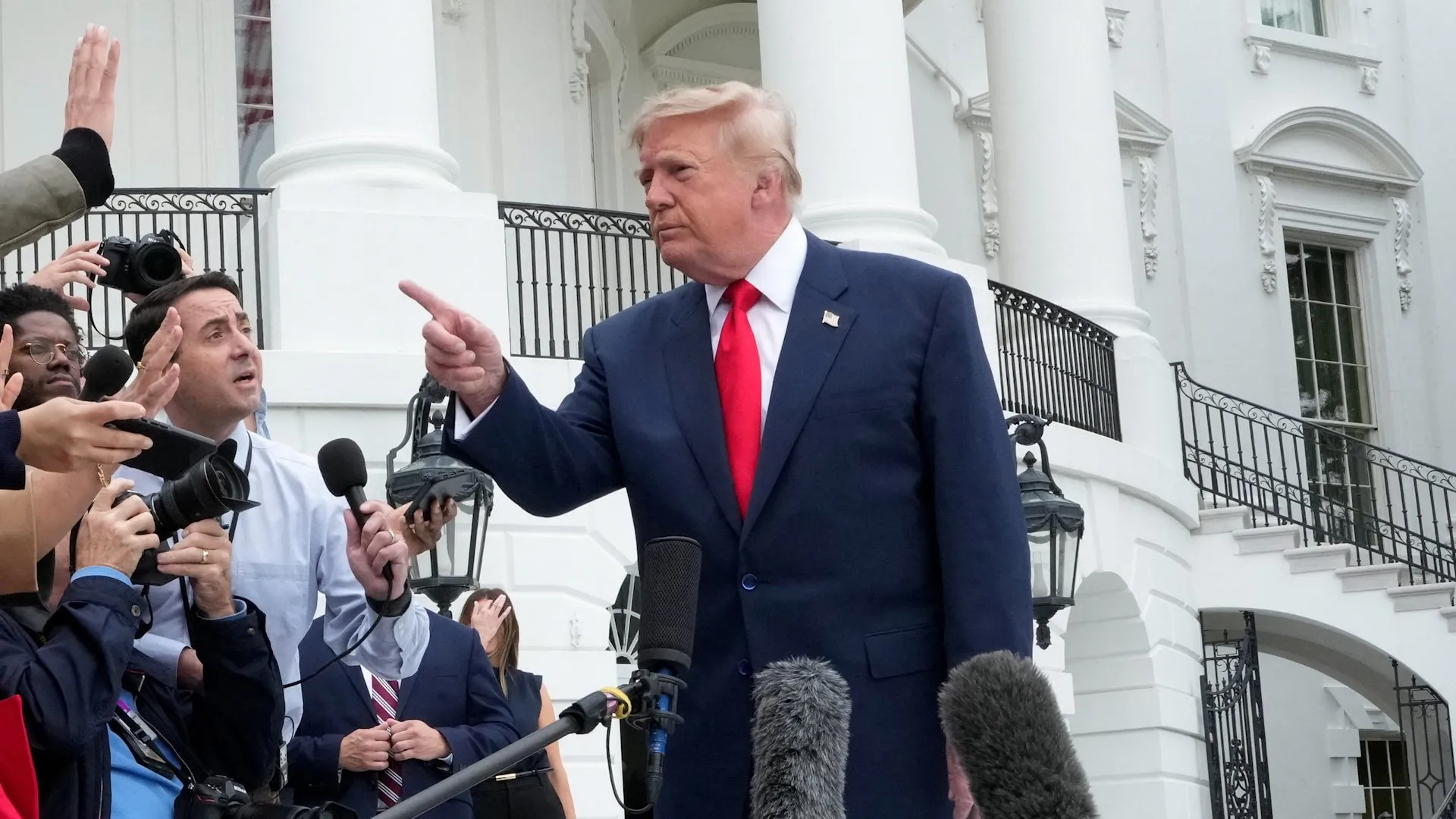 Trump calls for new president in Ukraine