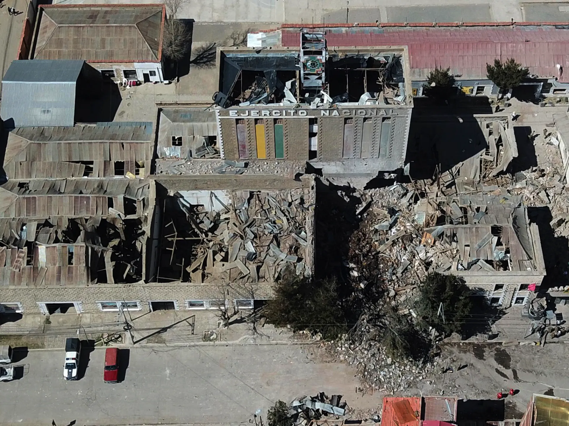 Bolivian blast death toll rises to 7, rescuers search for missing soldiers