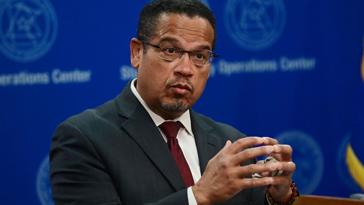 Minnesota official sues Texas governor to force ICE agent’s extradition