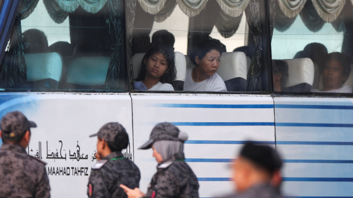 Malaysia sends Rohingya back to Myanmar despite safety warnings