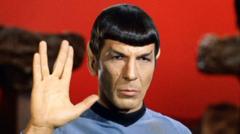 Fans aim for Vulcan salute record on Star Trek Day